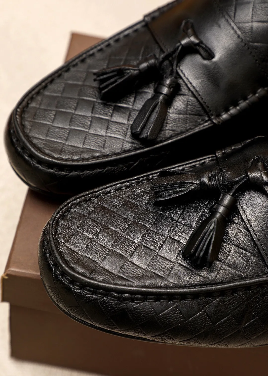 Men's Men's Shoes 💰: 420 💐BV Men's Slip-on Shoes® [BOTTEGA VENETA] Official website counter new model, one-to-one mold opening ⚠Italian calfskin embossed ➕Cow 🐂 leather lining. Driving slip-ons, available at counters, sizes 39-44 (38.45🉑️customized)